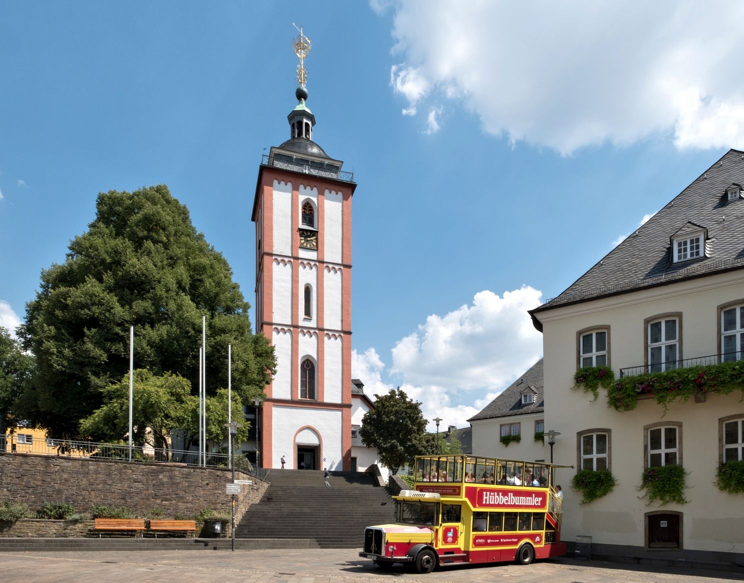 Hübbelbummler Rathausplatz met Nikolaikirche