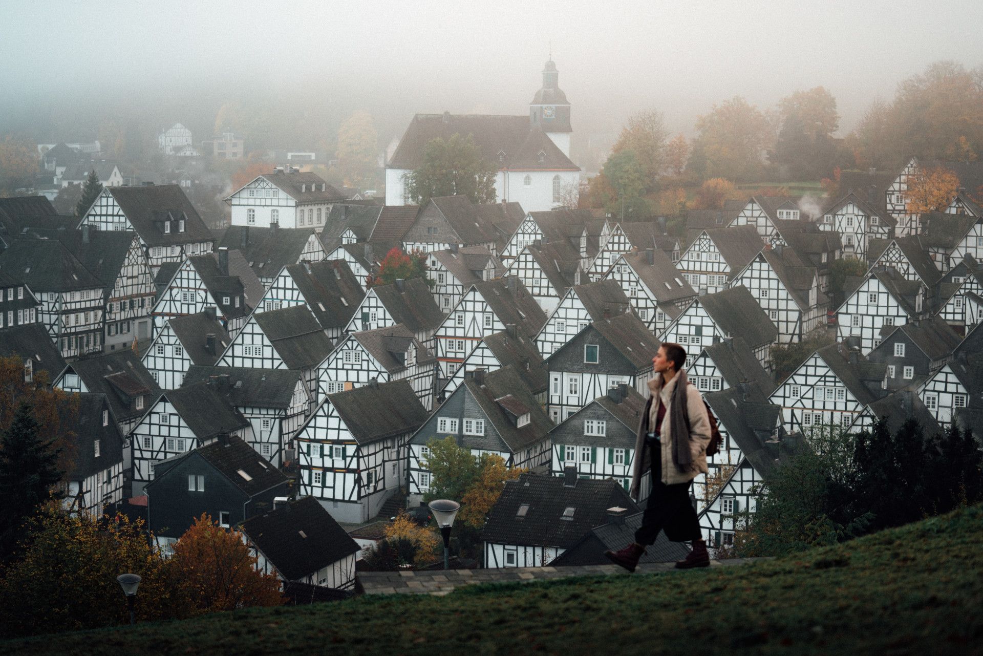 Zicht op de oude stad Freudenberg, Alter Flecken genaamd, in de herfst