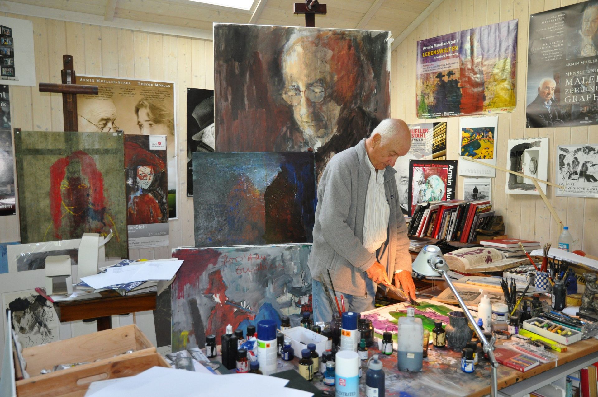 Armin Mueller-Stahl in zijn atelier